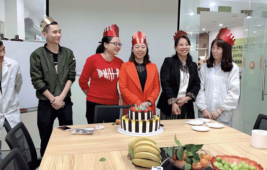 舉辦生日會(huì)