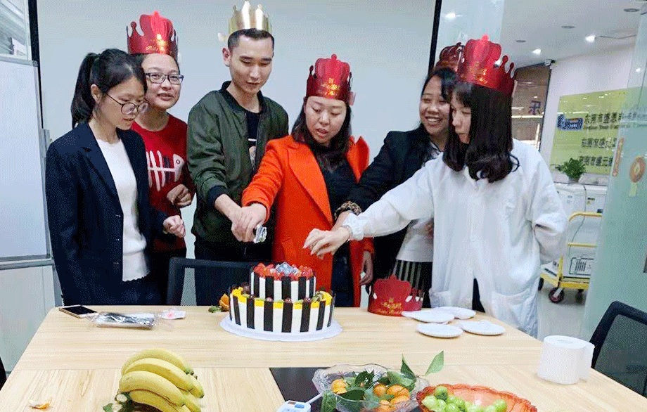 舉辦生日會(hui)