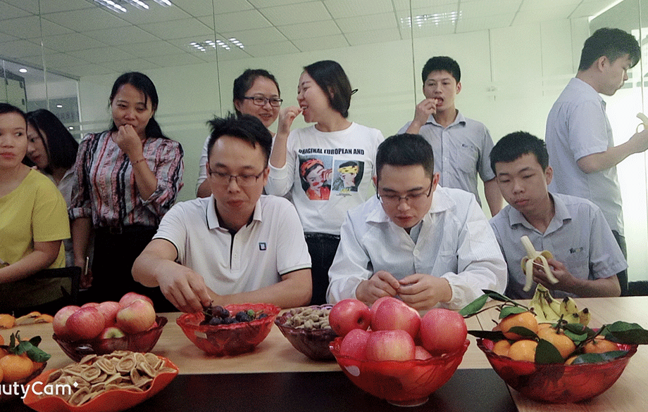 舉辦生日會(huì)